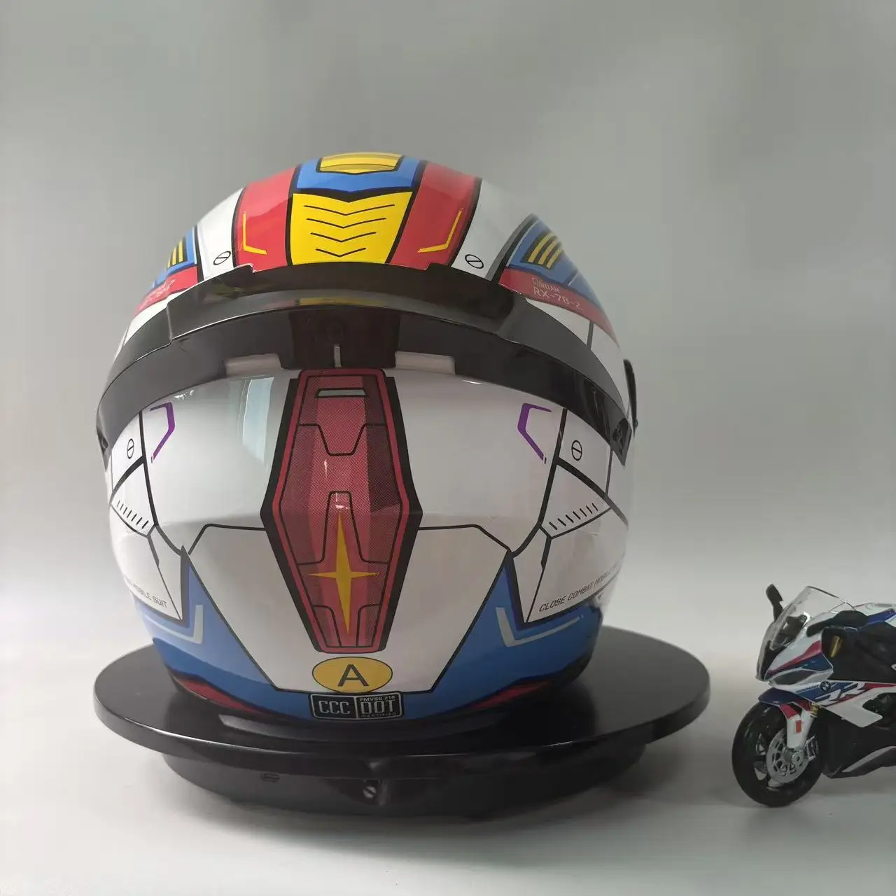 DOT Certified Unisex Motorcycle Full Face Helmet for Couples Racing Street Riding Fog Resistant Mechanized Style Four Seasons