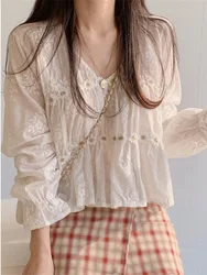 2024 autumn design niche South Korean long sleeved sexy V-neck girl feeling dressing lace three-dimensional small daisy top 3ERQ