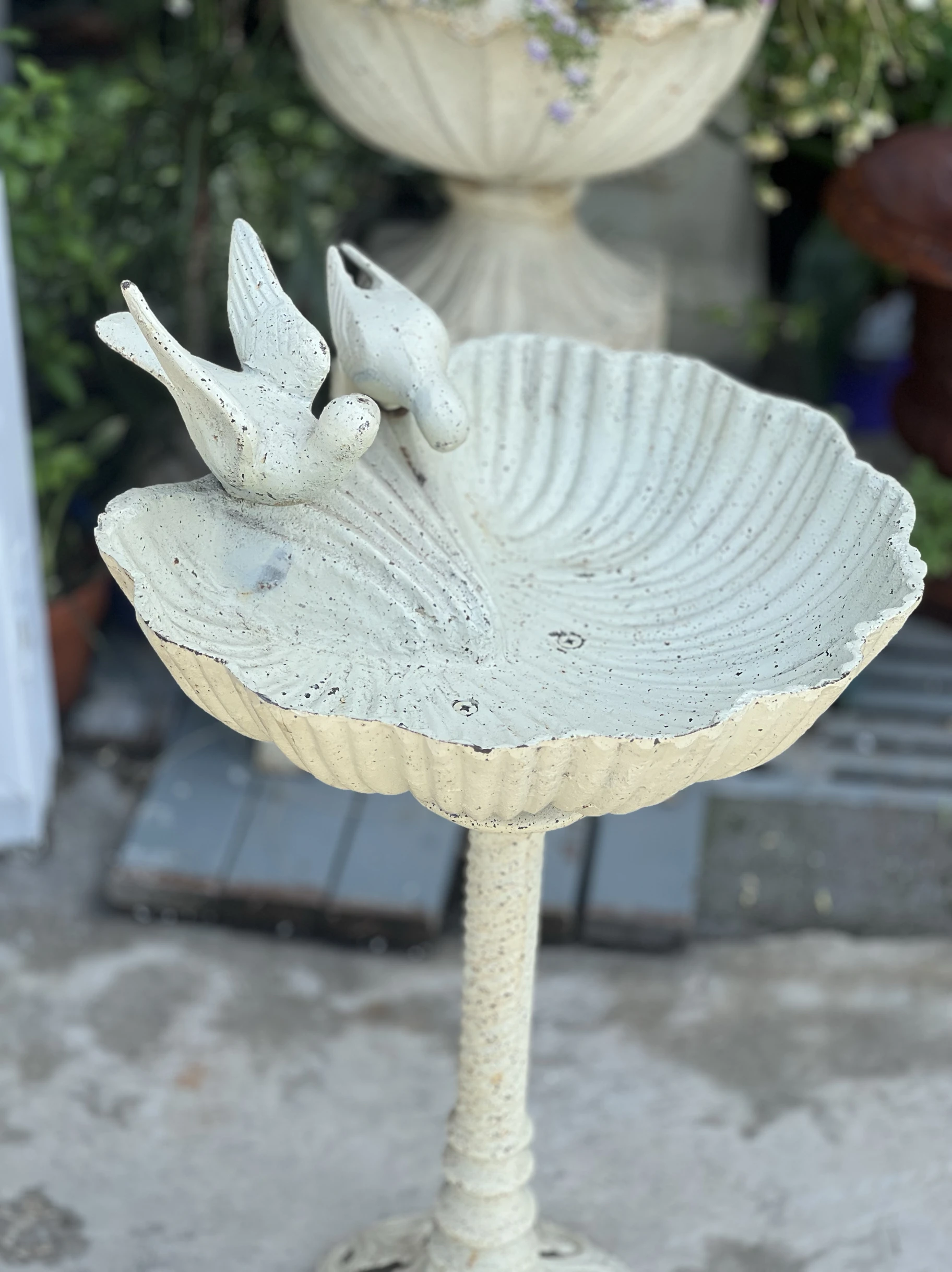 Garden Garden Decoration Ornament Old Double Pigeon Shell Style Cast Iron Bird Food Pot Flower Pot