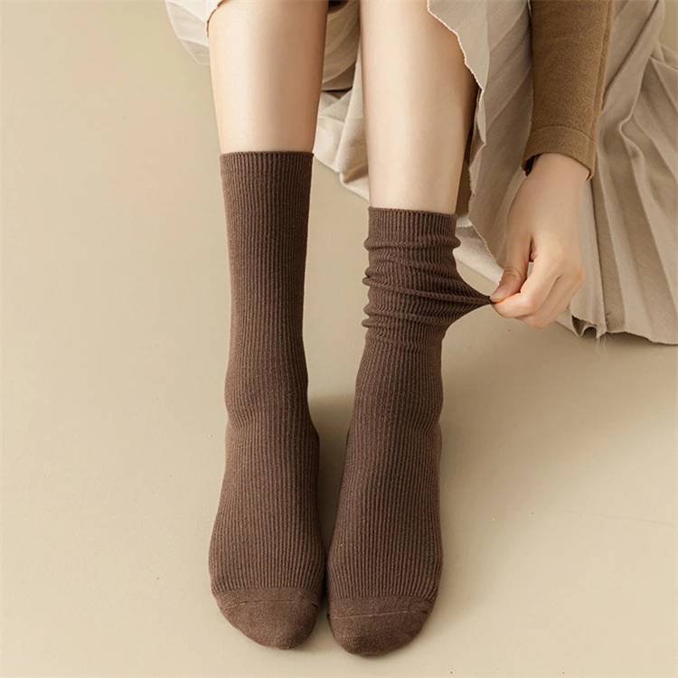 Frauen Baumwolle Socken Neue Herbst Casual Einfache Feste Farbe Winter Warme Socken Für Frauen Koreanischen Stil Mittleren Rohr Mädchen Pile socken – Detail 1