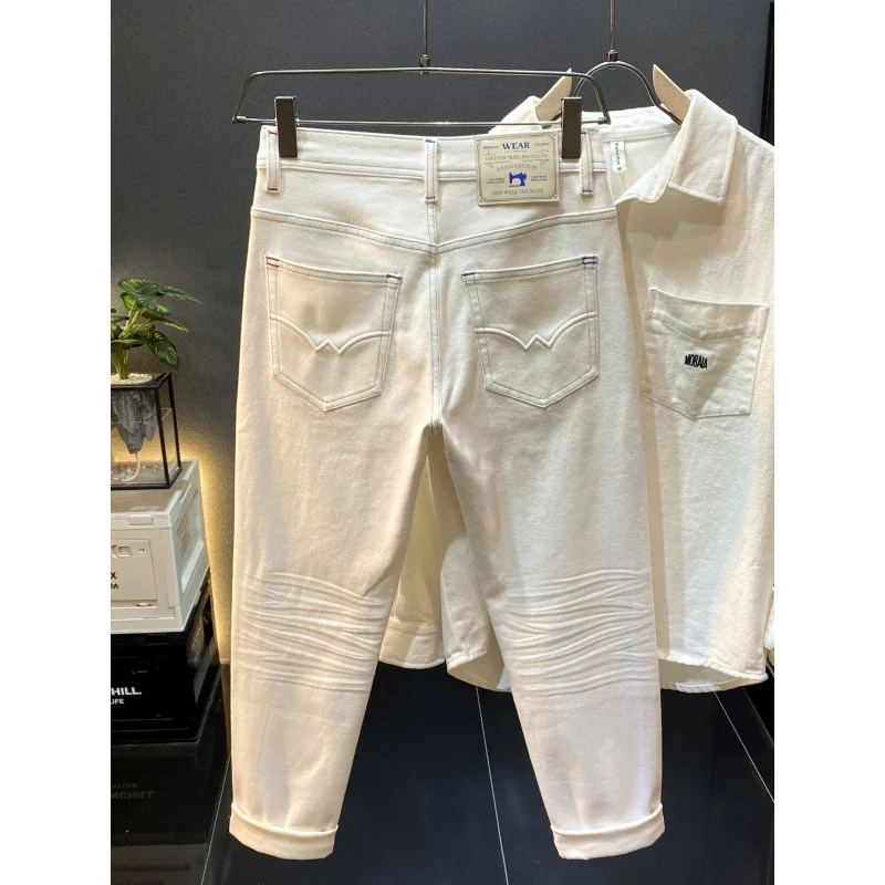 

Высококачественные белые мужские джинсы 2025 года, весна и осень, новый стиль, облегающий крой, маленькая прямая трубка, эластичная маленькая нога, повседневная, легкая, роскошная