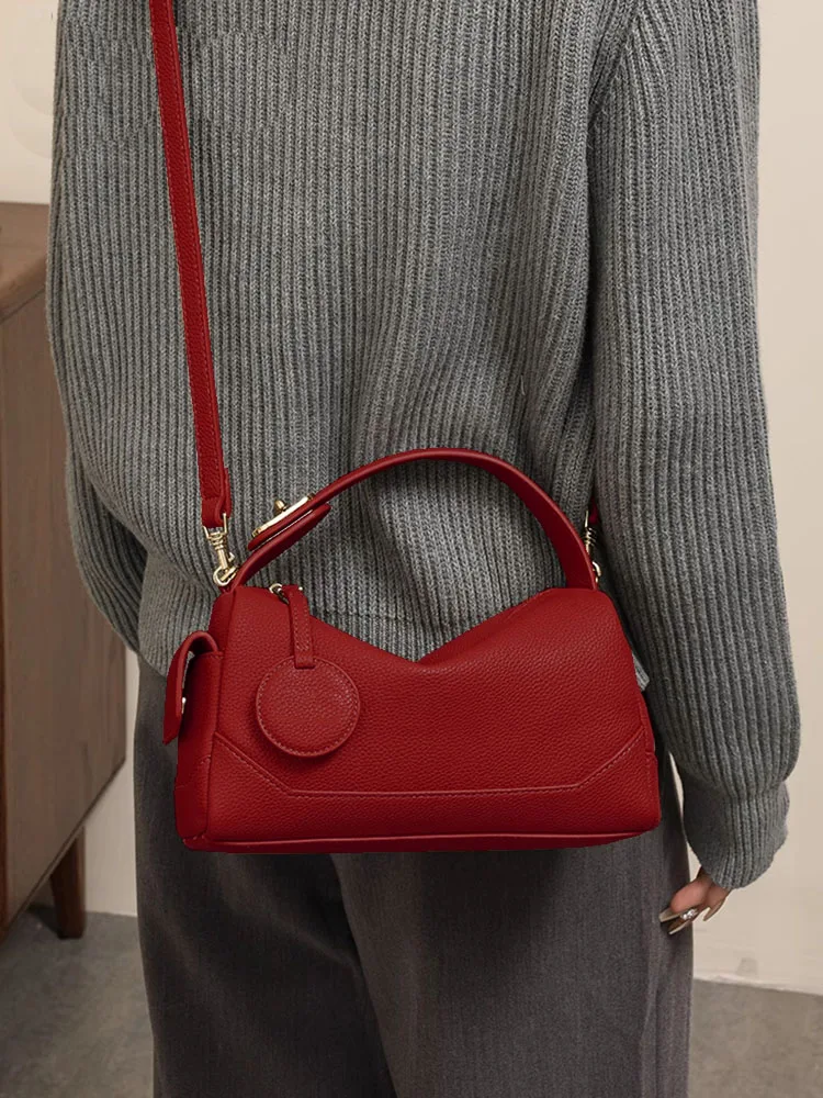 sac-a-main-de-luxe-rouge-en-forme-de-coussin-pour-femme-sac-bandouliere-en-tissu-doux-style-decontracte-tendance-nouvelle-collection-hiver-2024