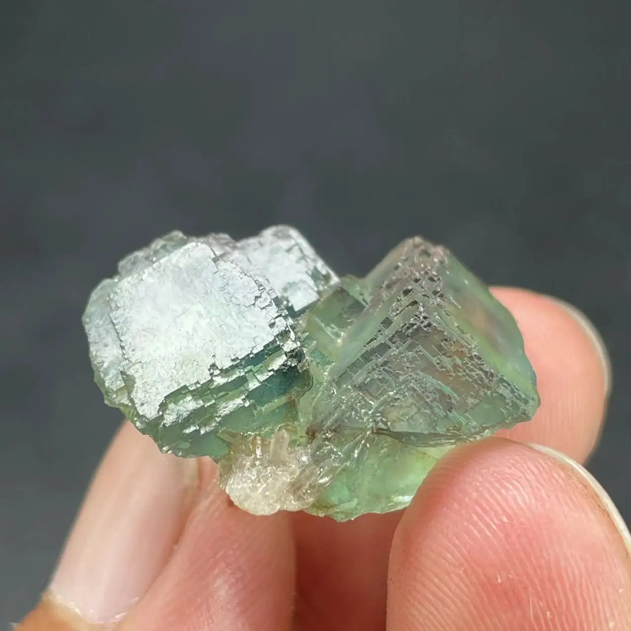 New! 100% natural staircase green transparent fluorite and crystal coexisting mineral specimen stone, from Fujian