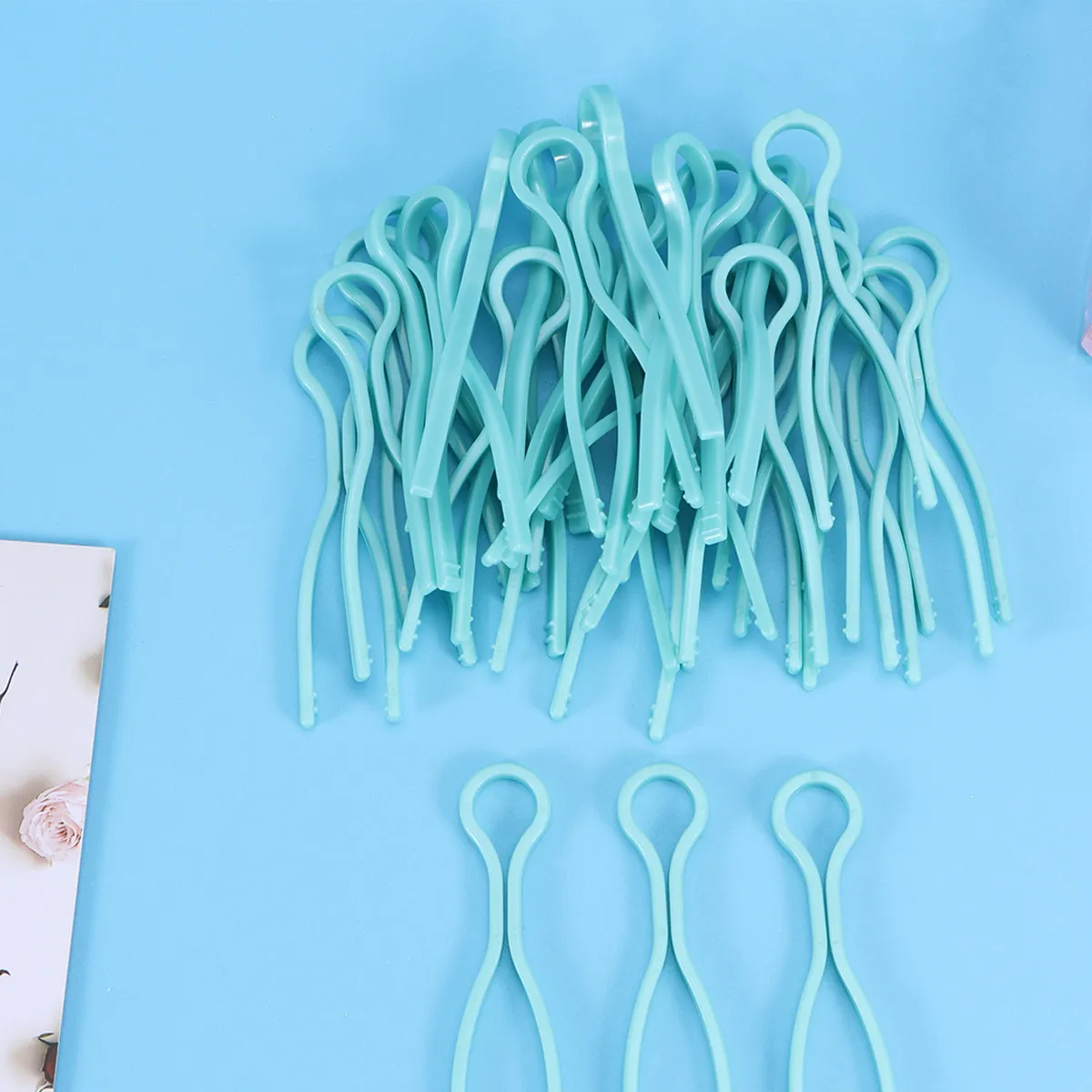 

50Pcs Sewing Bobbin Clips Plastic Thread Organizer High Quality Reusable Clamp for Embroidery Spools Green Bobbin Clips