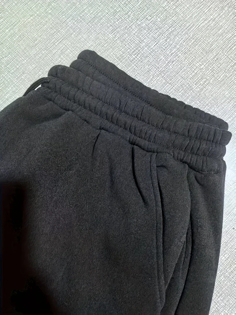 Modische hellgraue und dunkel strukturierte bedruckte mittellange Jogginghose/Shorts im lockeren Street-Punk-Stil, lässig – Detail 19