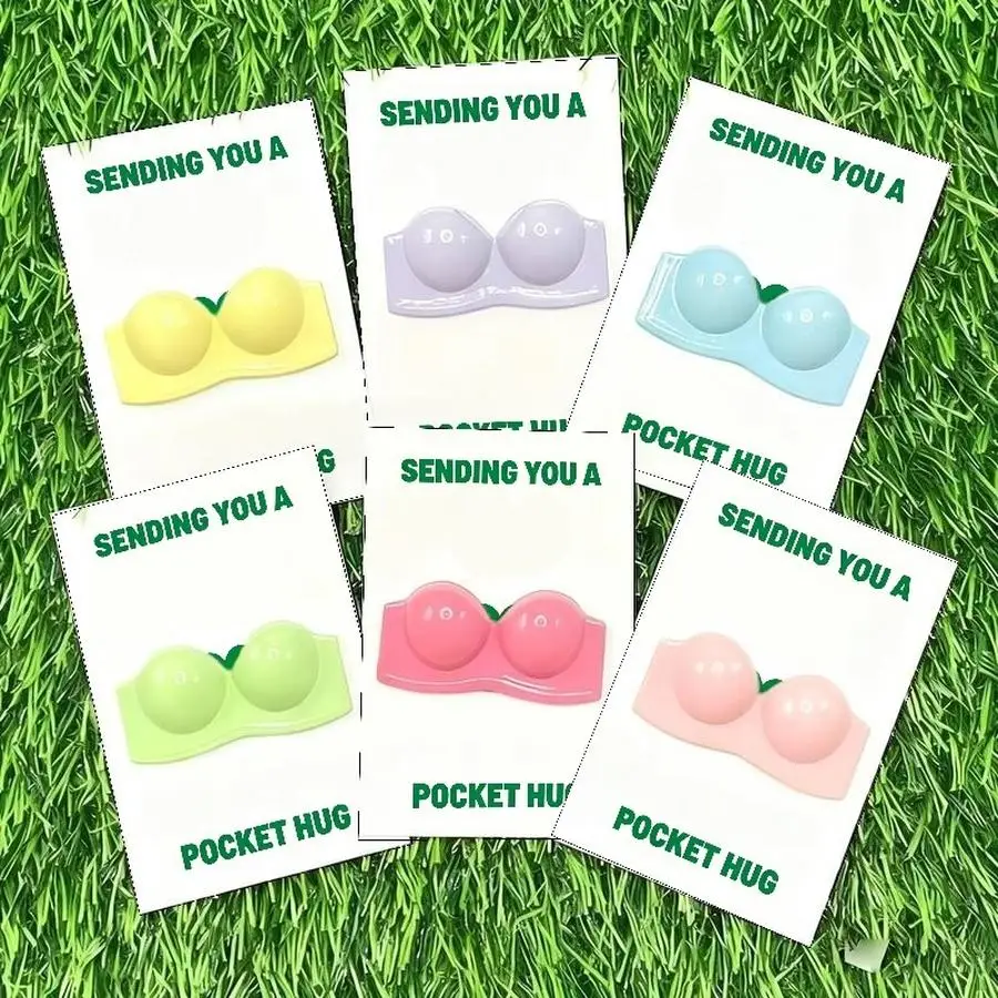 1/5/10/20/50/100pcs Cute A good friend is like a bra Novel bra pocket hug gift card set, synthetic resin, unique encouragement c