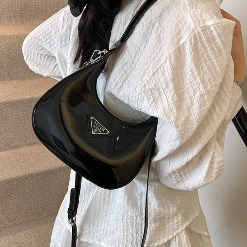 

Элегантная женская сумка под мышками, ретро-стиль с принтом, изысканная и функциональная для ежедневного использования