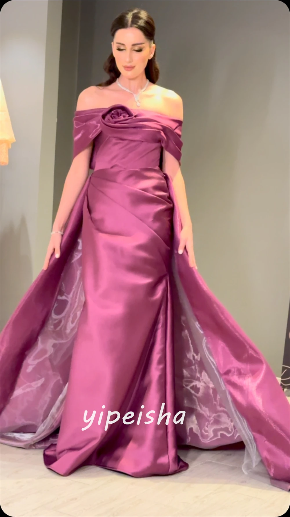 Robe Trapèze en Satin à Épaules Dénudées, Faite à la Main, Vêtement à Fleurs, sur Mesure, pour les Occasions, Longue, pour la Journée des Léons