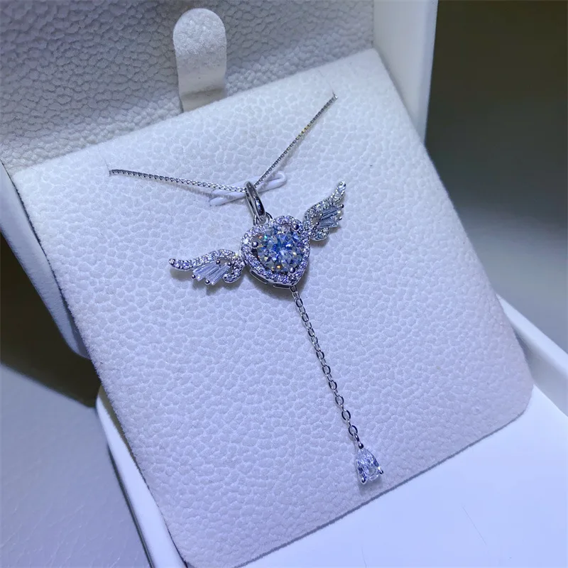 Platinum Texture Little Angel Necklace Pendant For Women 1ct Moissanite PT950 Platinum | delicate and skin-friendly