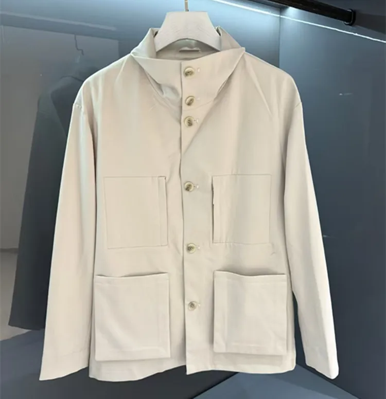 

Индивидуальная новая мужская одежда из Европы и Америки, зима 2025 года, однобортная модная куртка с длинными рукавами и капюшоном, карманом и пуговицами