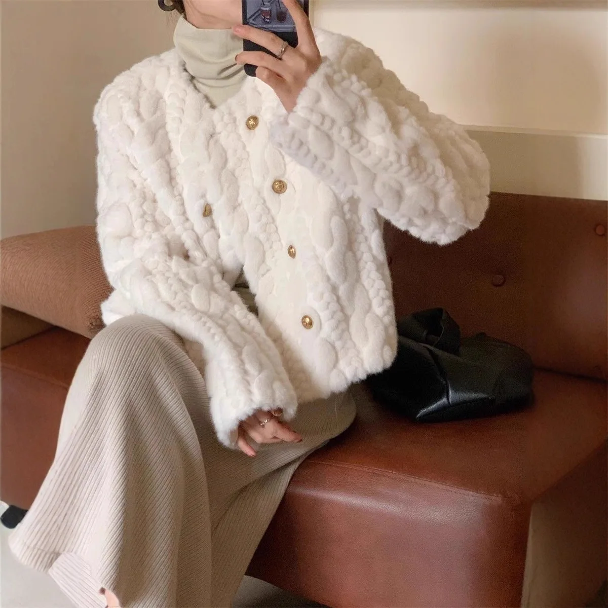 Korean-style thick mink-like velvet temperament small fragrance wind skin Mao Mao coat women's autumn and winter loose slim top