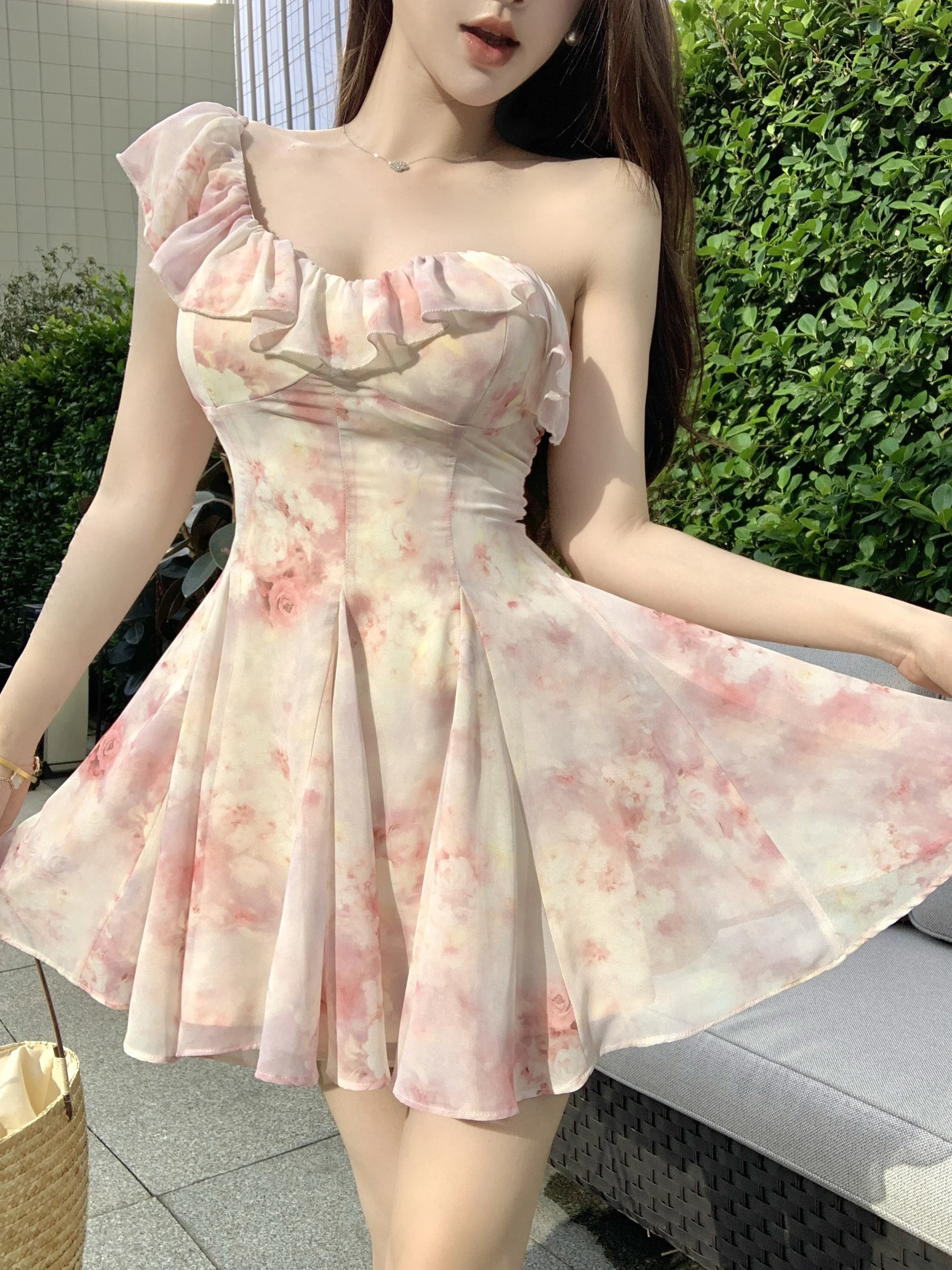 เสื้อครอปพิมพ์ลายดอกไม้แบบไม่สมมาตร คอเฉียง เอวสูง ทรงเข้ารูป กระโปรงทรงเอ สไตล์เกาหลี สำหรับผู้หญิง รุ่นใหม่ล่าสุดสำหรับฤดูร้อน