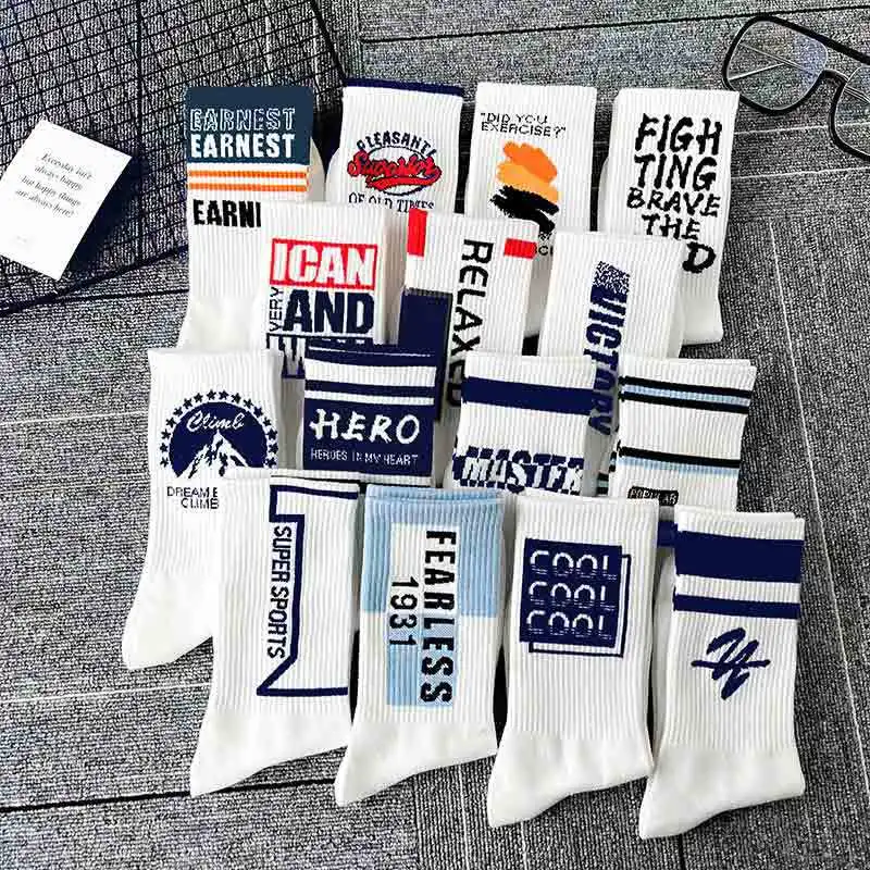 A Pair Of Korean Novelty Sports Socks For Men And Women High Quality Fashion Harajuku Street Hip Hop Socks Neutral Funny Socken