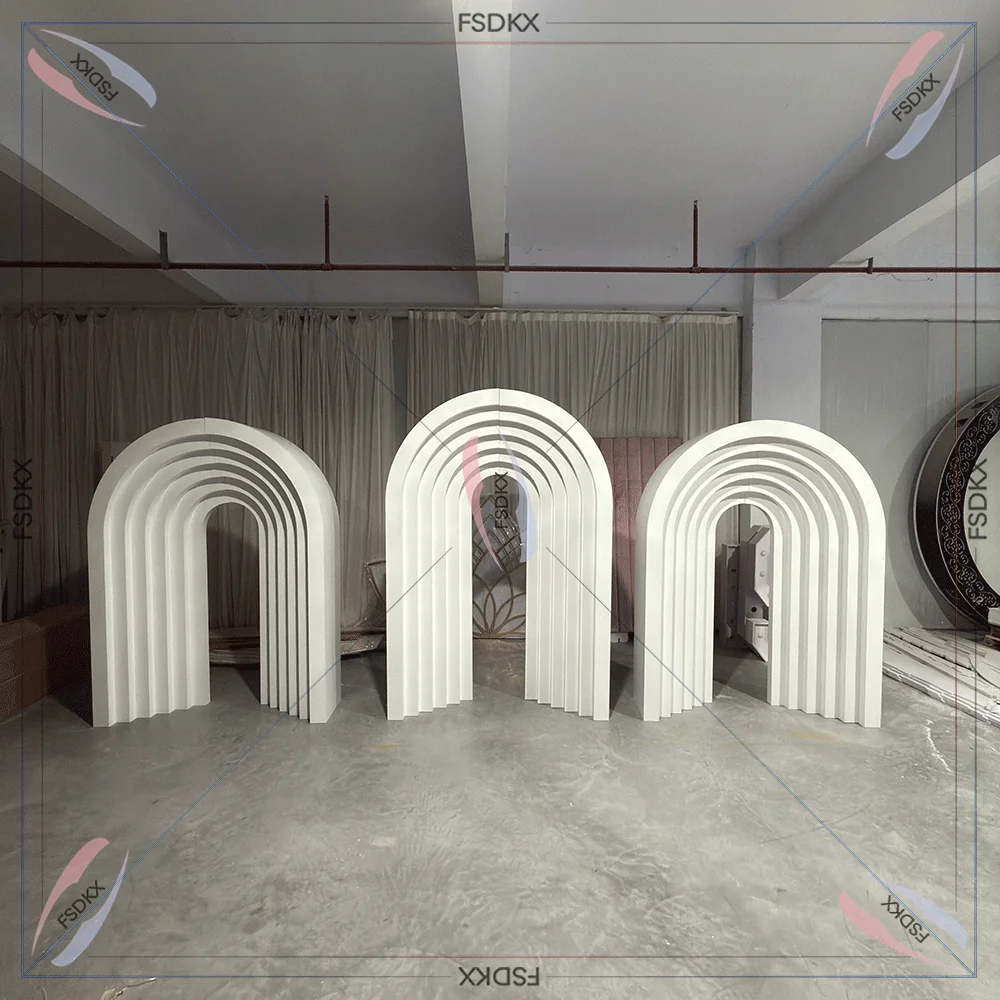 2024 럭셔리 모던 화이트 PVC 아치 리플 배경 벽 웨딩 배경, 중국 공급 업체