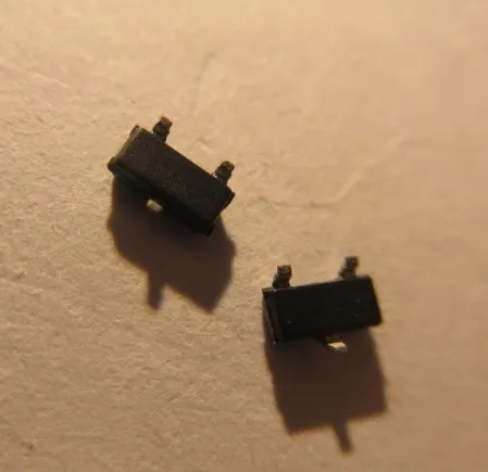 REF3040AIDBZR REF3040 R30E SOT23 10 PZ