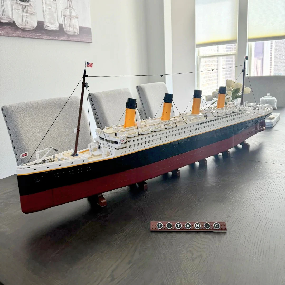 

NEW 9090pcs Titani Compatible 10294 Titanic Large Cruise Boat Ship Steamship Bricks Building Blocks Children Toys Gifts 99023
