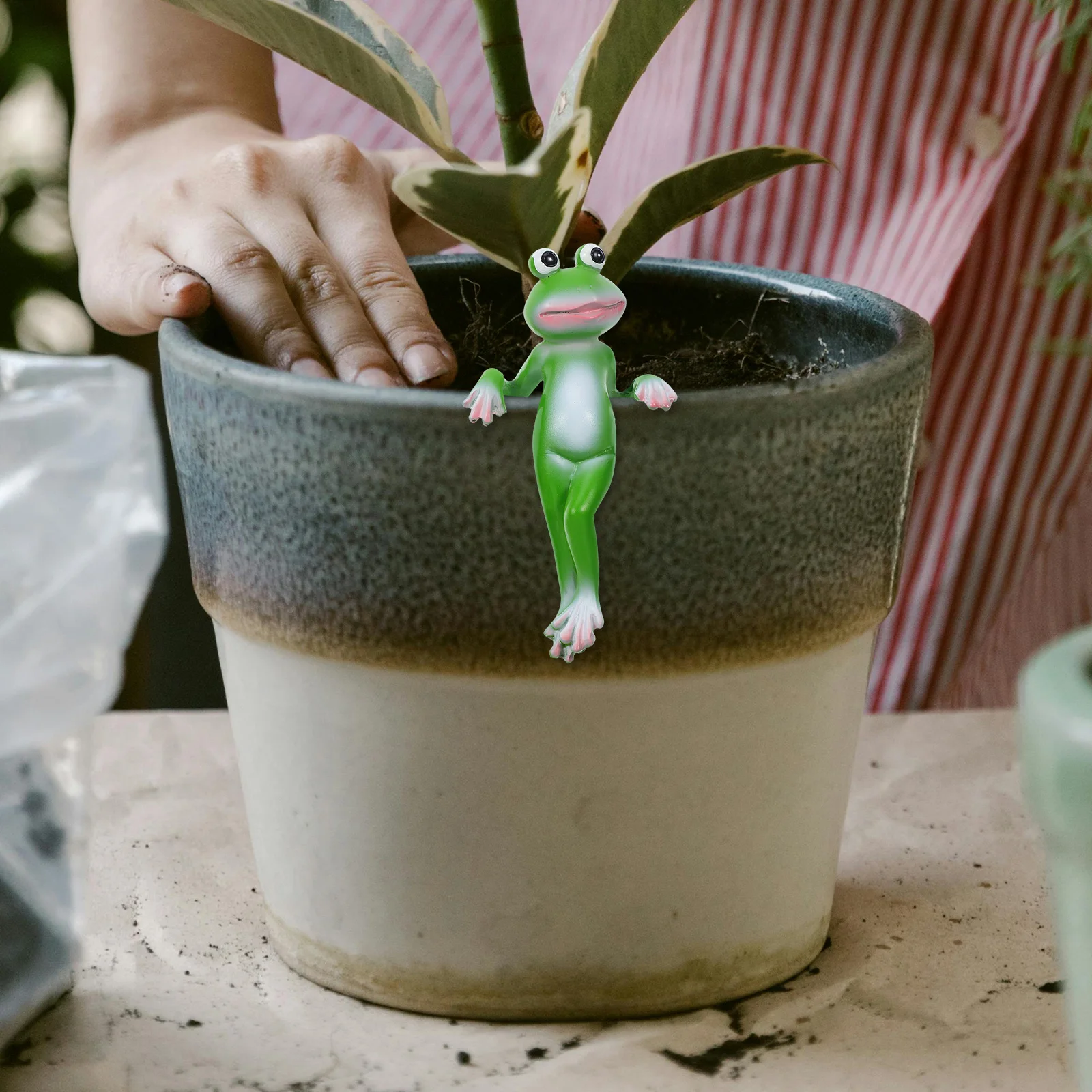 

Cute Resin Frog Hanging Garden Ornament Weather Resistant Durable Planter Pot Decor For Yard Balcony Patio Lawn Micro Landscape