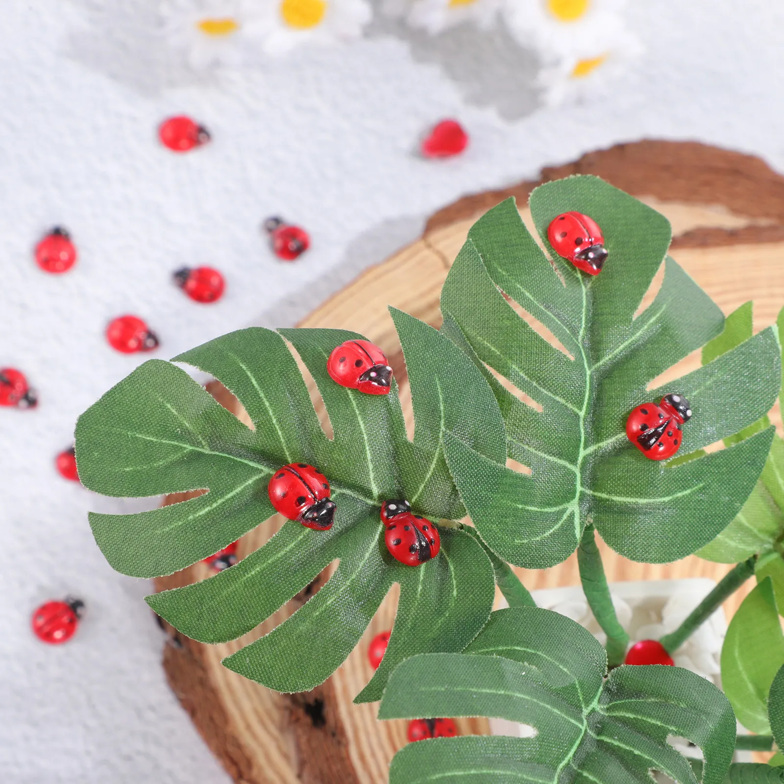 100Pcs Mini Ladybug Resin Statues Small Mini Garden Decoration Tiny Animal Figures for Craft Projects Ladybug Statues