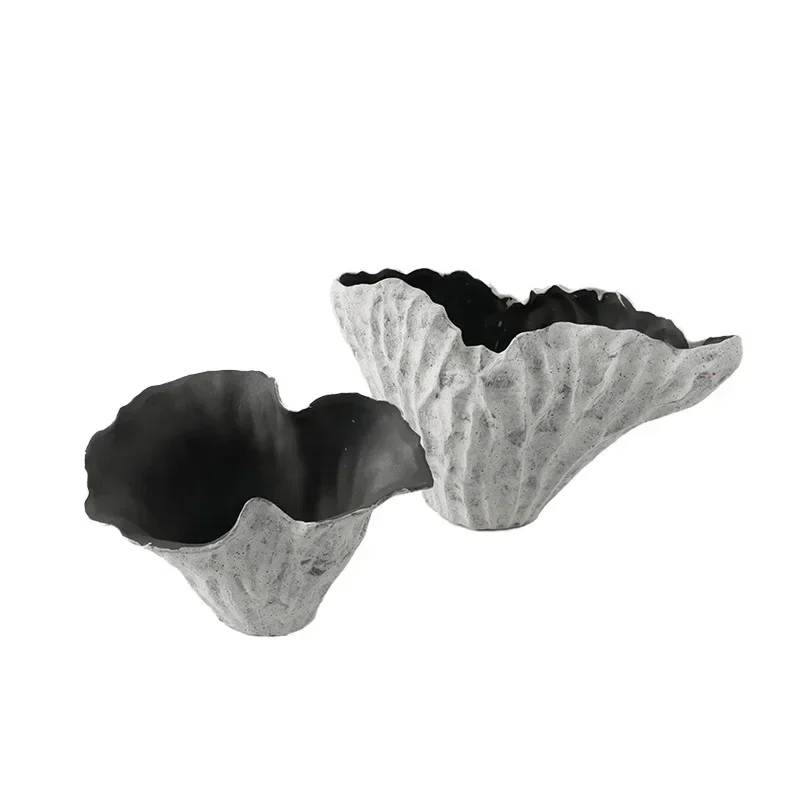 

Lotus leaf edge ceramic vase
