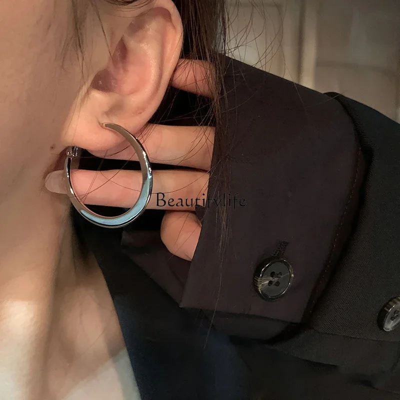 

Simple and cold wind earrings, niche high-end circle earrings, 2024 new trendy plain rings