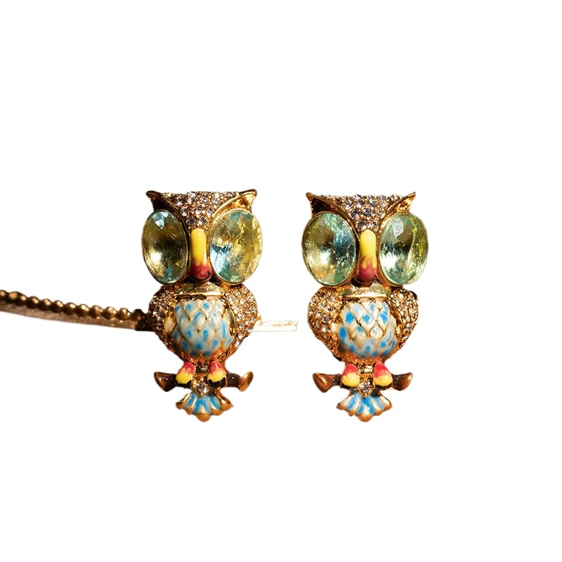 

Женские украшения для позолоченных милых красочных инкрустированных студенческих серег-гвоздиков с совой