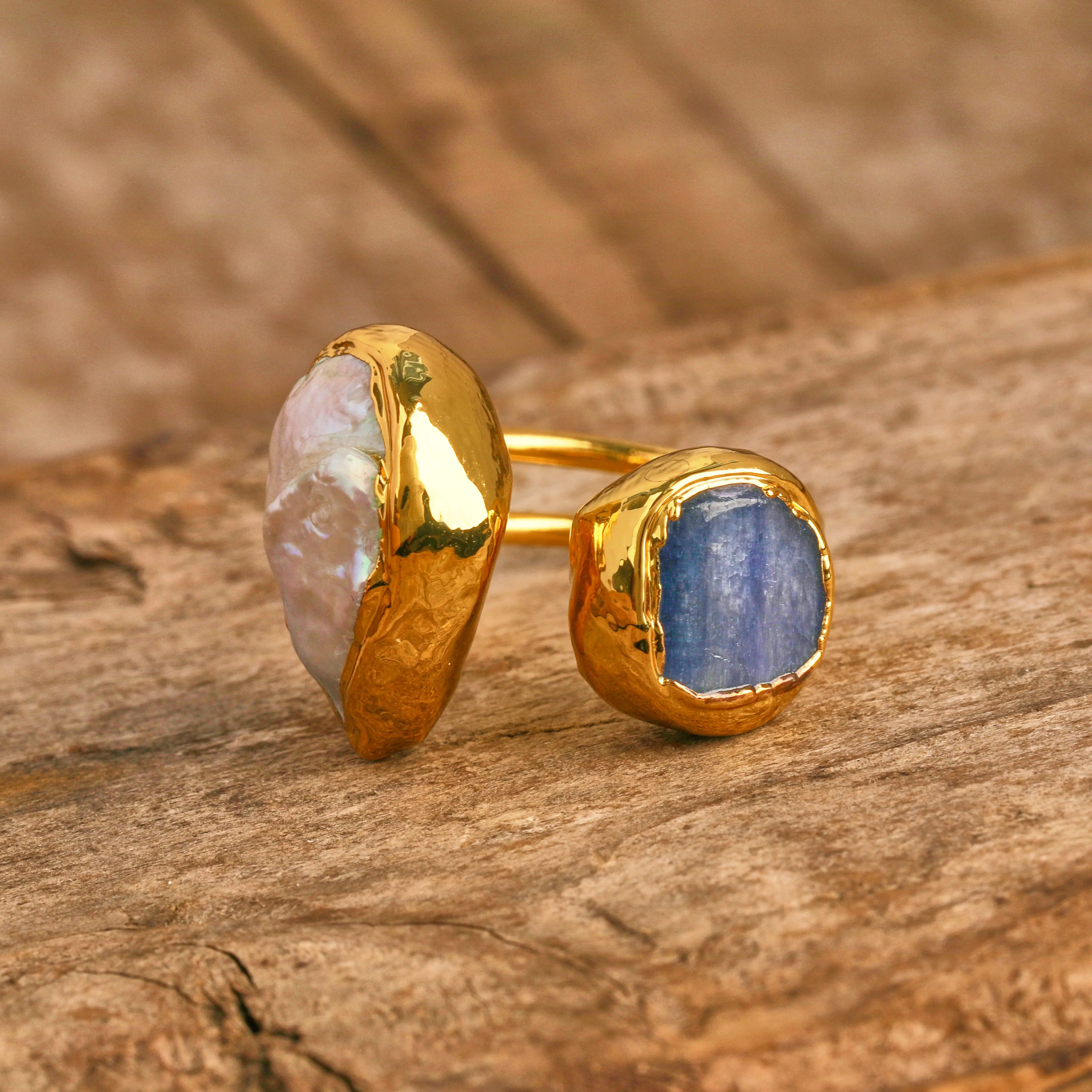 

Luxurious Natural Freshwater Pearl Blue Kyanite Gemstone Fashion Ring