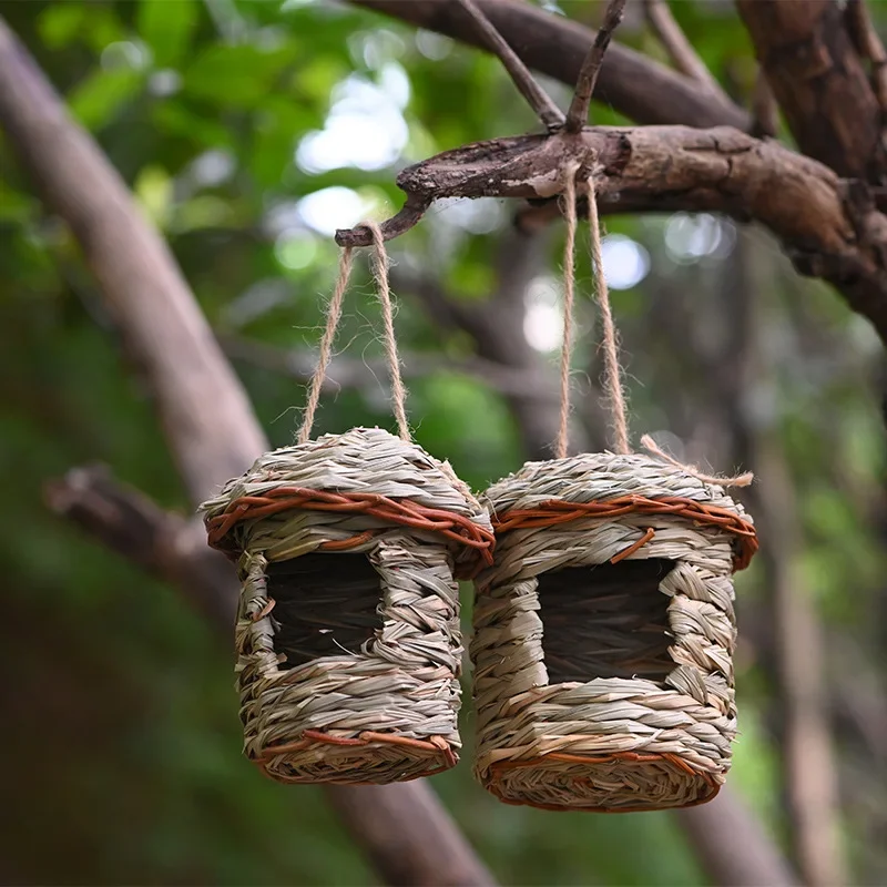 

Hand Woven Creative Bird House Hanging Breathable Square Mouth Spherical Bird Nest Grass Cage Natural Gardening Decoration