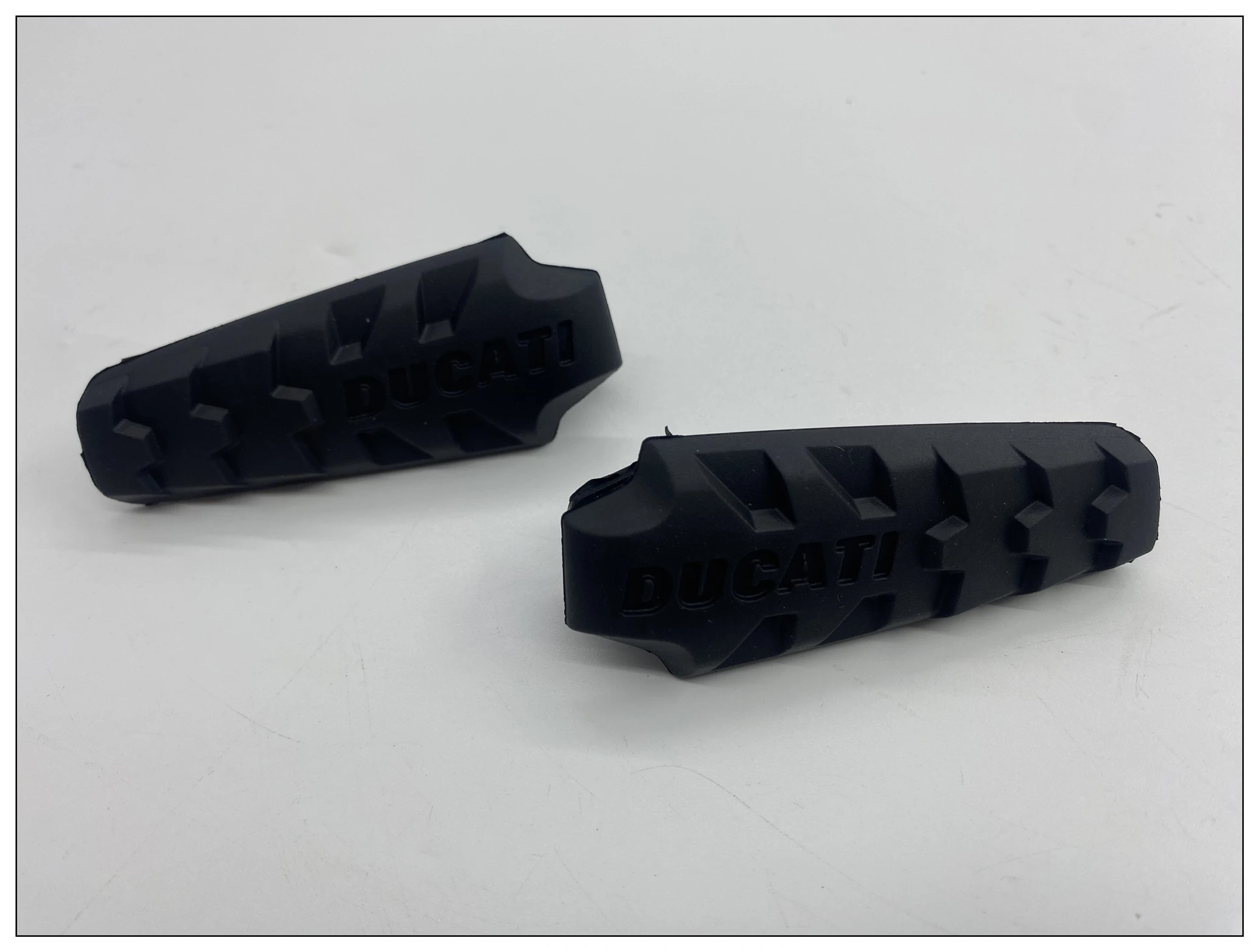 

Suitable for Ducati Monster 937/Monster 950 small foot pedals/rubber pedals