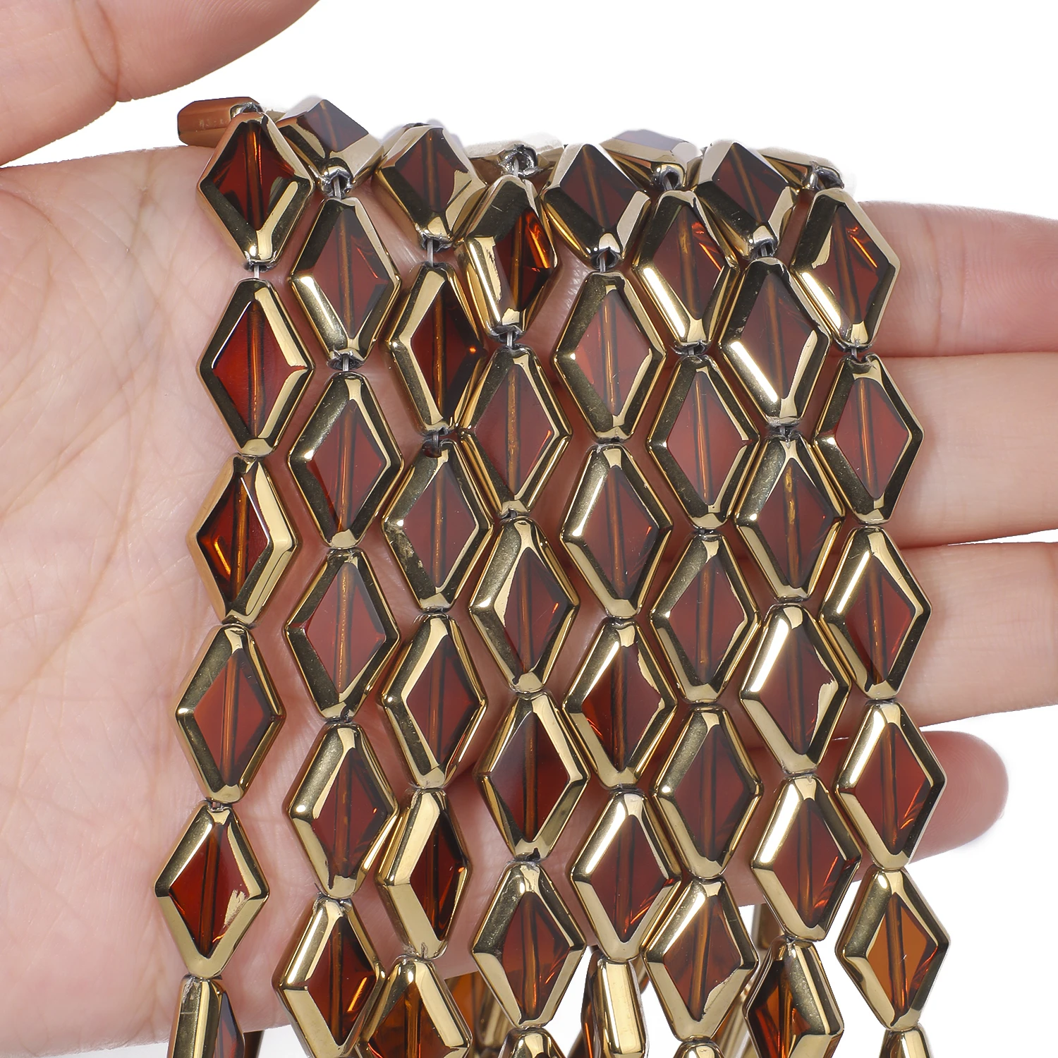Diamantförmige, goldrandige Kristallquarzperlen, 10 x 15 mm, transparente, farbige Glasperlen für die Schmuckherstellung, zum Selbermachen von Halsketten. – Detail 12