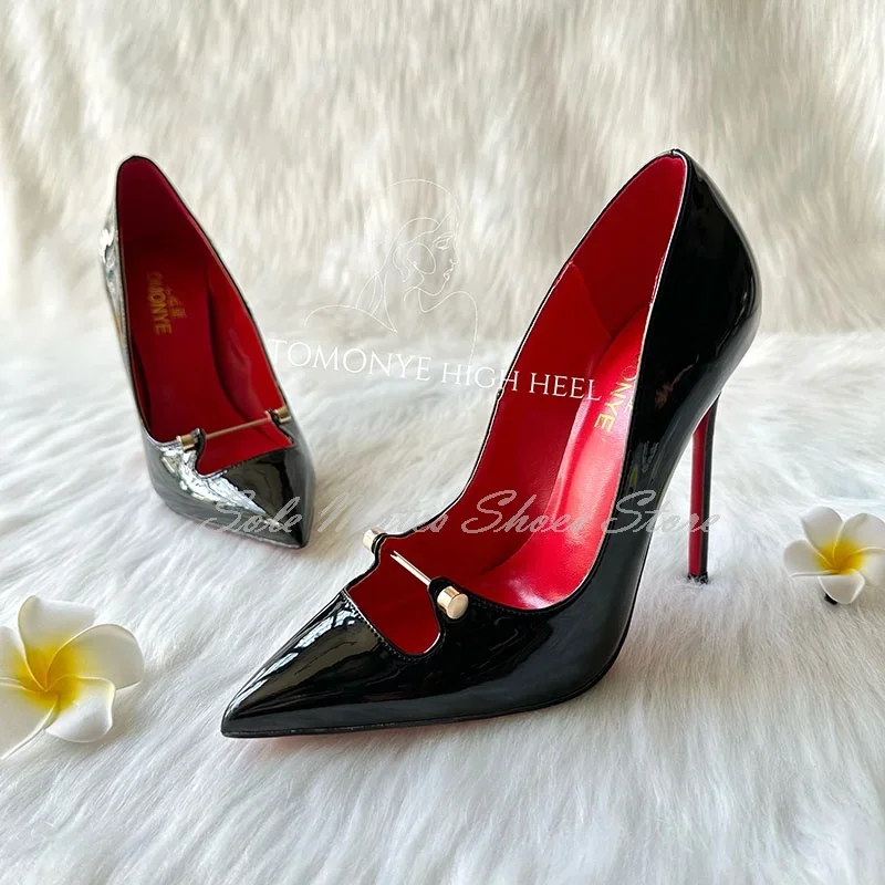 Sexy hohle Lackleder-Pumps, Stilettos, Eisenstangen-Design, schwarze Hochzeitsschuhe, rotes Futter, spitze Zehen, Damen-Bankettkleidschuhe