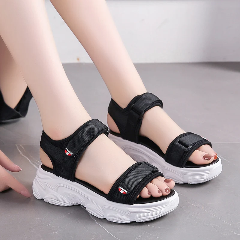 2022 new summer beach shoes shallow mouth leaking toe in-line women's shoes casual comfortable solid color women's sandals