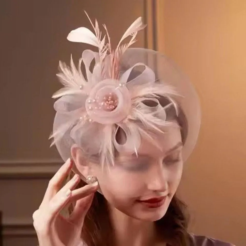 

Изысканная элегантная повязка на голову с перьями и сеткой, ретро-цветочный мини-шляпка-котелок, роскошный свадебный головной убор для невесты