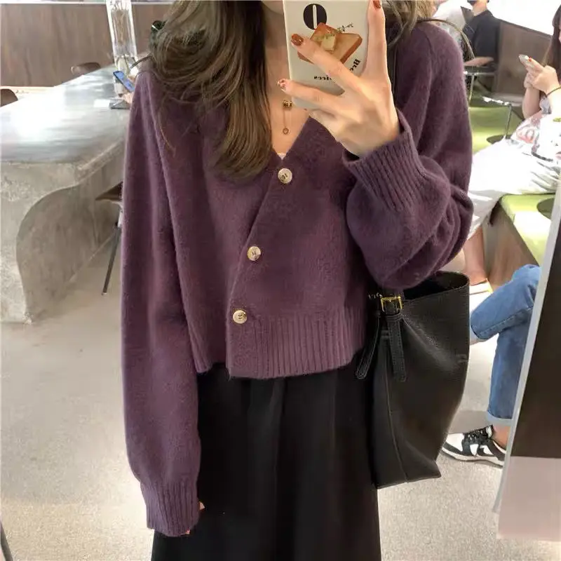 

V-Neck Cardigan Sweater Women 2023 Autumn and Winter Outwear Design Feels Loose Long Sleeve Short Knitted Cardigan Sweater Women