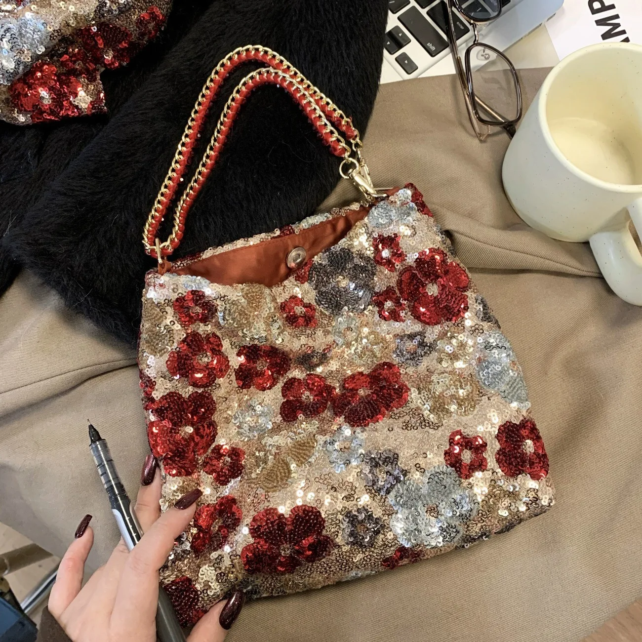 

Luxury Designer Women Sequins Handbag Flower Embroidery Bucket Bag Chain Strap Single Shoulder Crossbody Bags