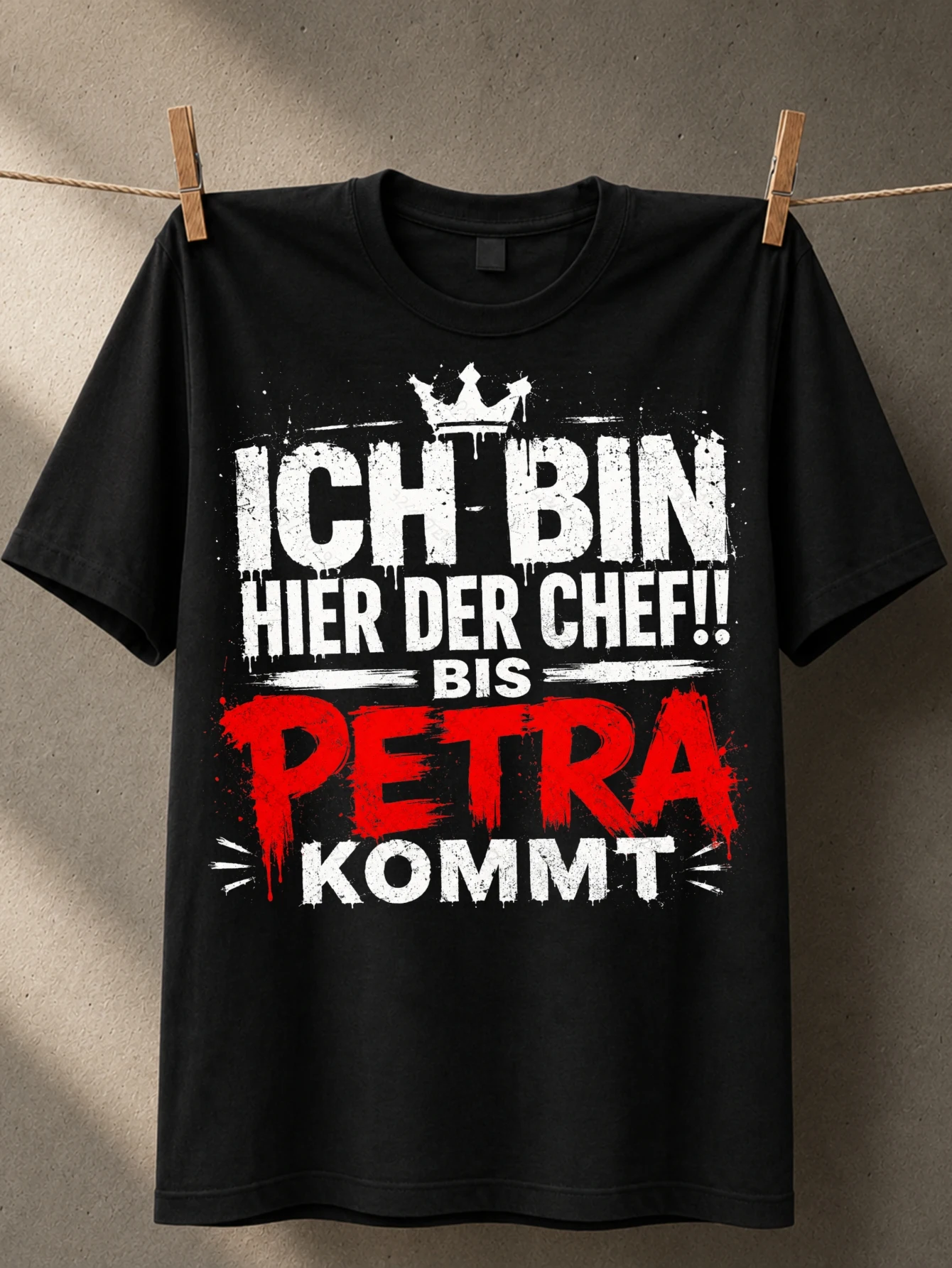 Distressed Petra Boss with German Ich Bin Hier Der Chef text red brush Petra letters crown and  Unisex All T-Shirt