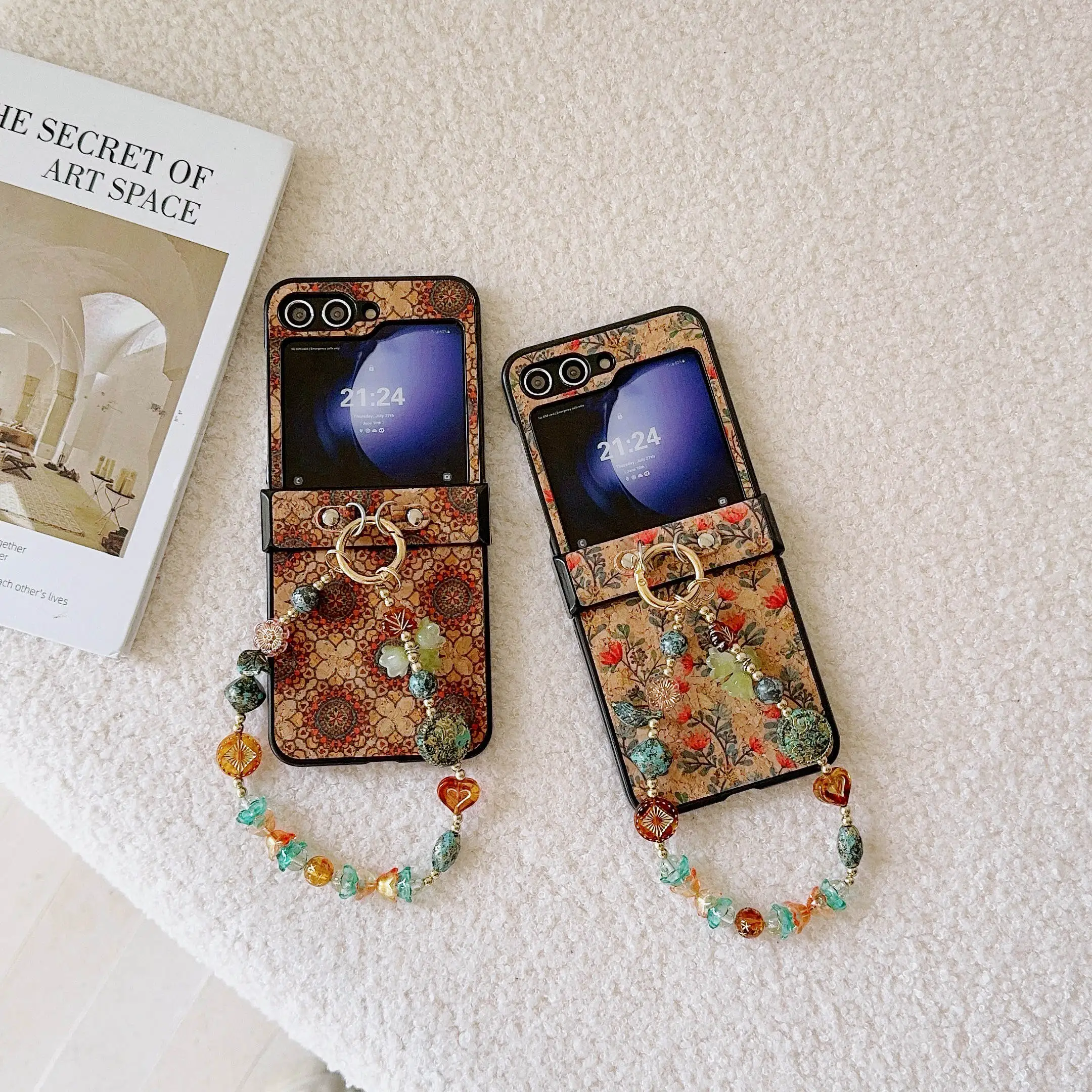 Retro floral prints Wrist Chain Strap PU Leather Cover with Glitter Bead Bracelet For Samsung Galaxy Z Flip 6 5 4 3 Phone Case