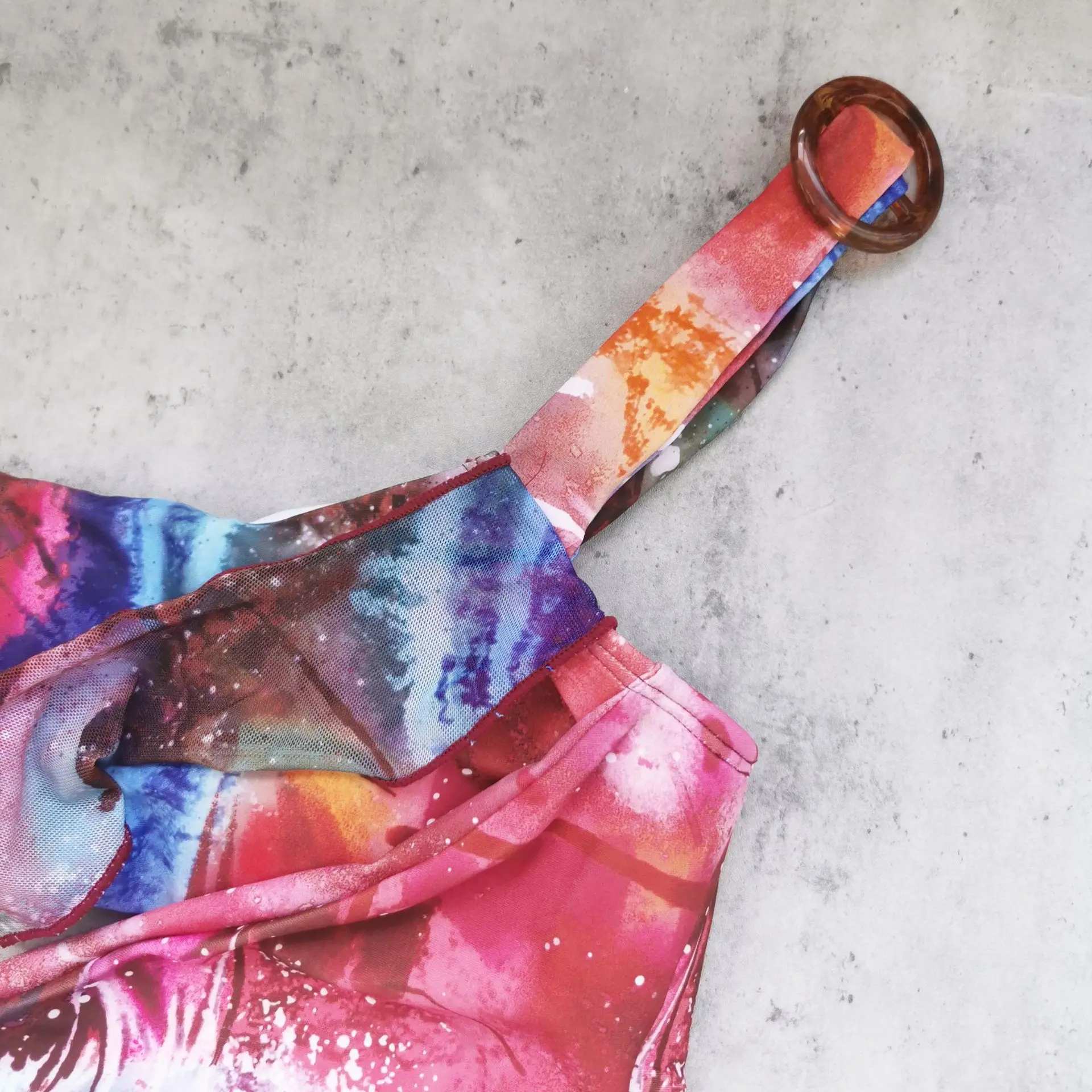 2025 novas estampas retrô de alta qualidade maiô de uma peça e saia impressão um ombro conjunto biquíni feminino roupa de banho