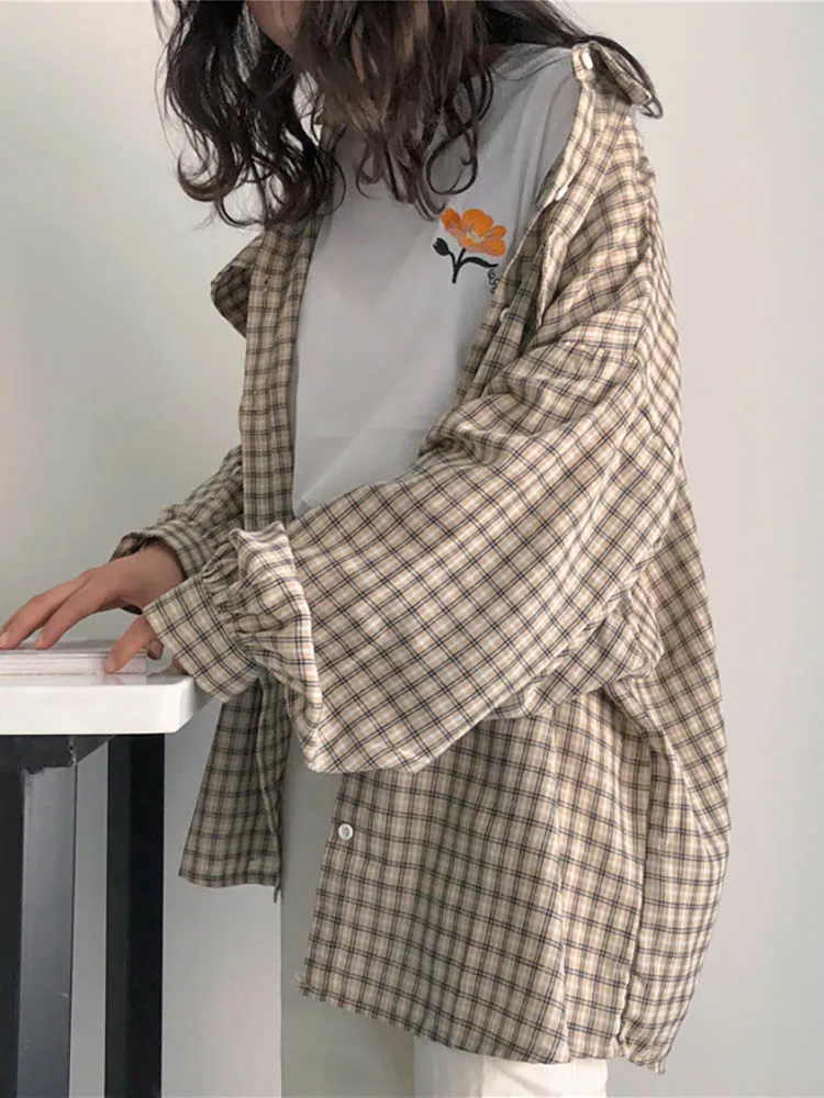 Checked Shirt Women Retro Oversized Blouses Ladies Loose Plaid Jacket Shirt Korean Female Tops Long Sleeve Women Tunic Outwear