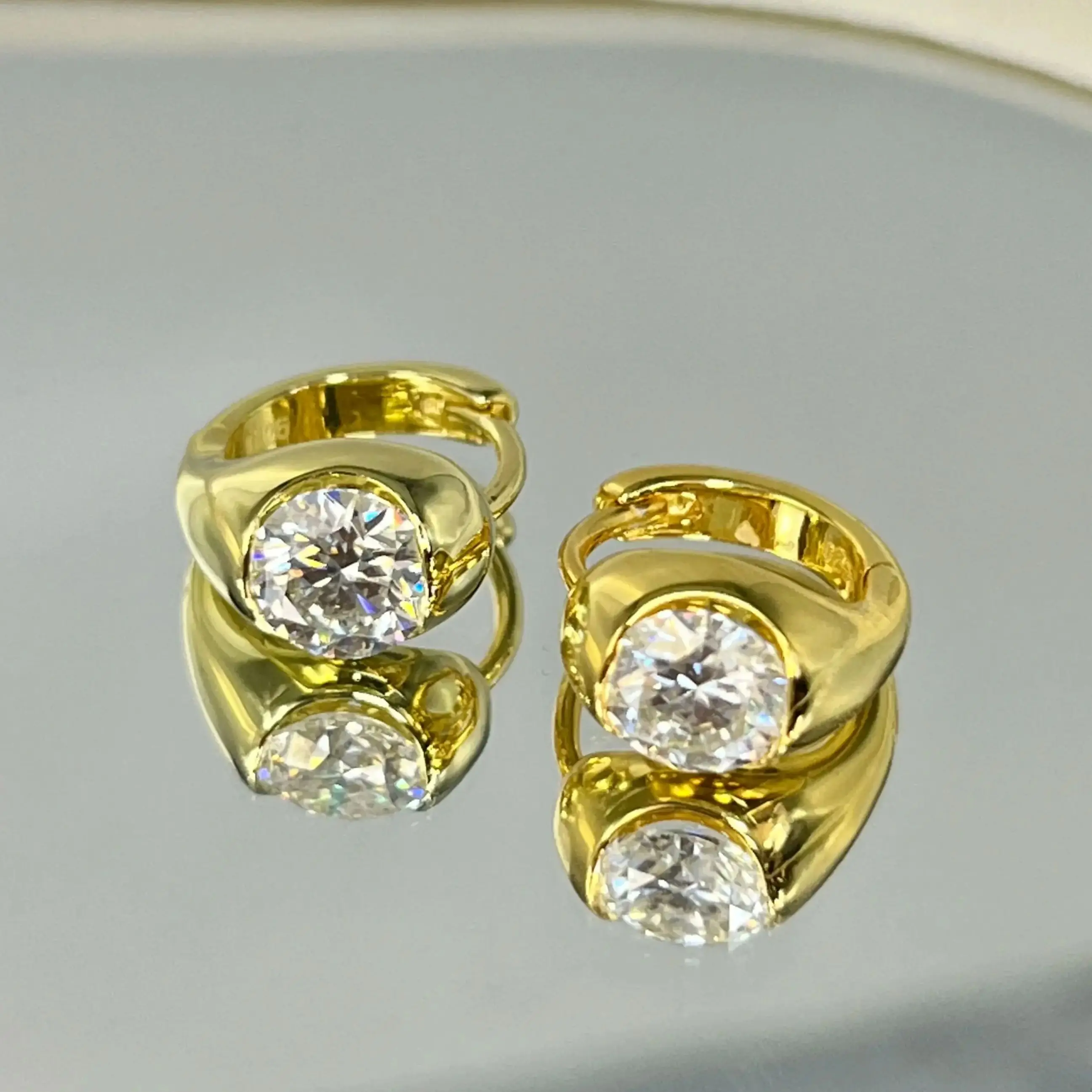 

Серьги-гвоздики из серебра 925 пробы с покрытием из 18-каратного золота, с муассанитом, винтажные и элегантные, простые, универсальные, изысканные.