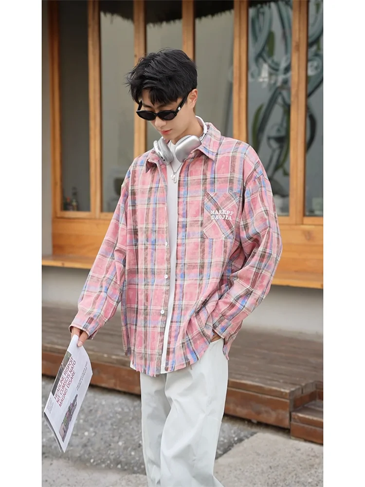 

Розовая клетчатая рубашка с вышивкой и длинными рукавами для мужчин, летняя модная высококачественная солнцезащитная верхняя одежда, дышащая, свободного кроя, из полиэстера...