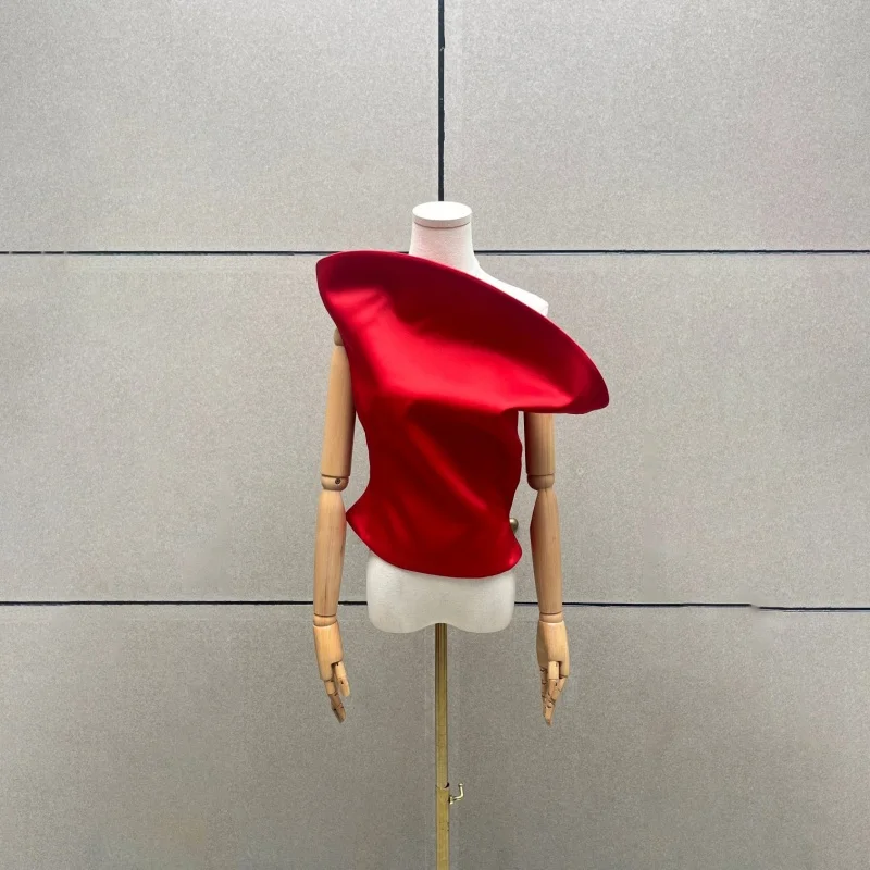 เสื้อกล้ามทรงดอกไม้แบบไม่สมมาตรสำหรับผู้หญิง ฤดูร้อน 2025 สไตล์ Y2K คุณภาพสูง แฟชั่นหรูหรา สีพื้น เปิดด้านหน้า ด้านหลัง ช่วยให้ดูผอมเพรียว