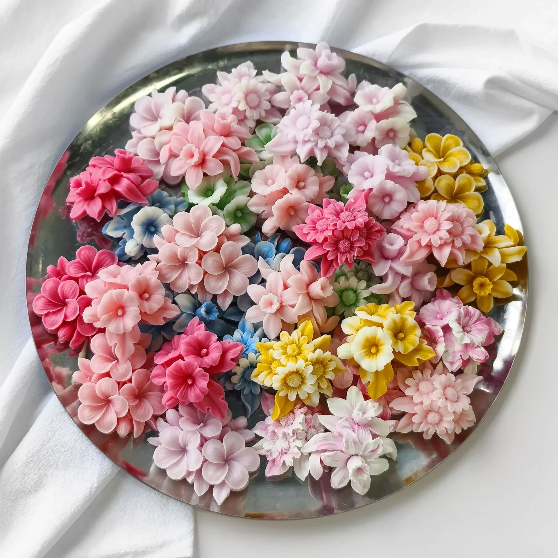DIY Floral Resin Mold for DIY Aromatherapy Candles Diffuser Stones Plaster Handmade Soap Petal Resin Crafts and Home Decoration