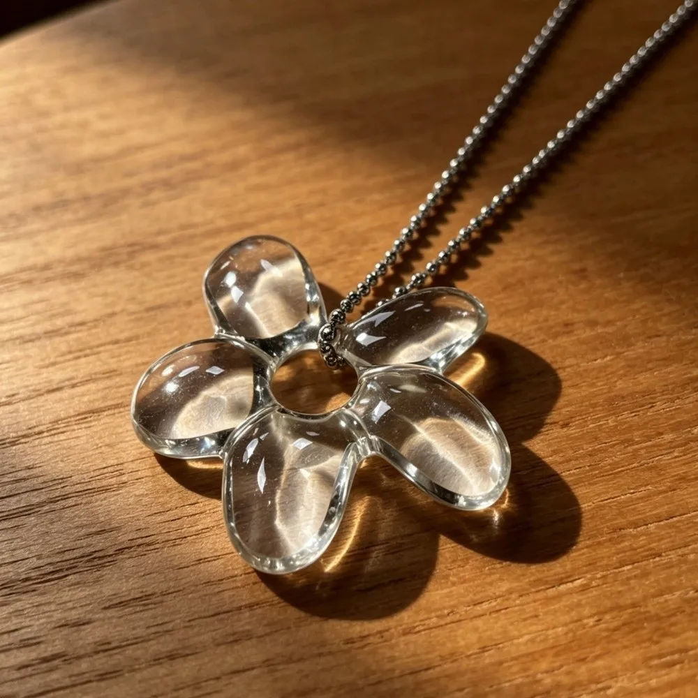 Fashion Sweet Petal Pendant Necklace Resin Petal Pattern Beaded Chain Necklace Solid Color Versatile Sweater Necklace Daily Wear
