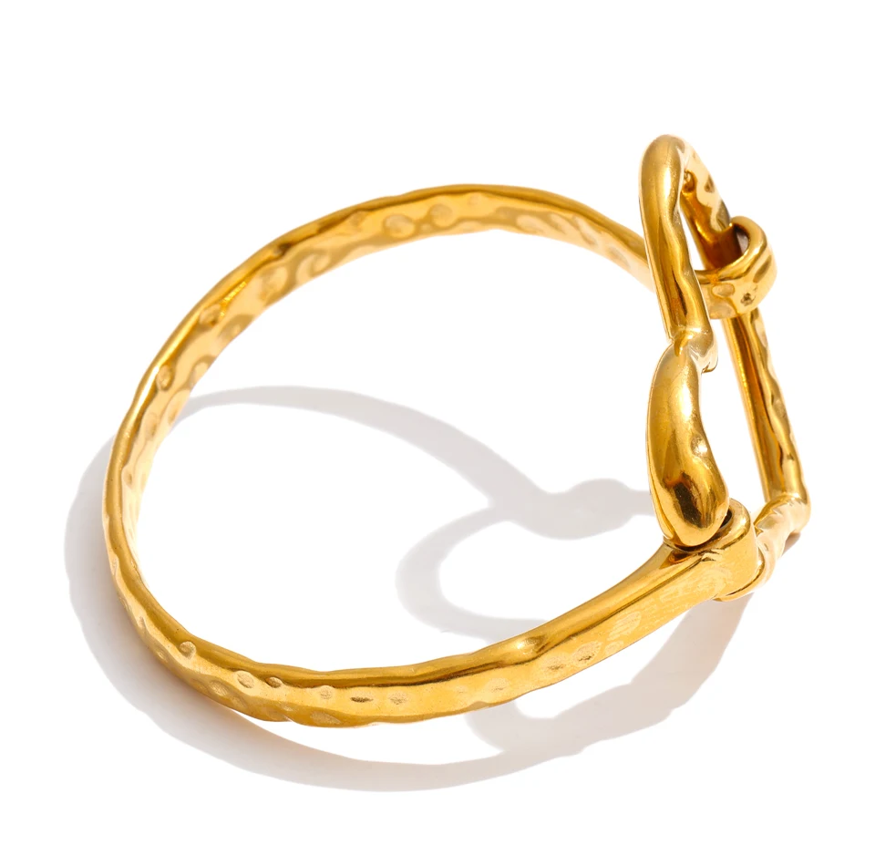 Yhpup 60 mm Edelstahl-Armband mit hohlem Herz und Liebesmotiv, hochwertige Textur, bezaubernder goldfarbener Schmuck, PVD-beschichtet – Detail 2