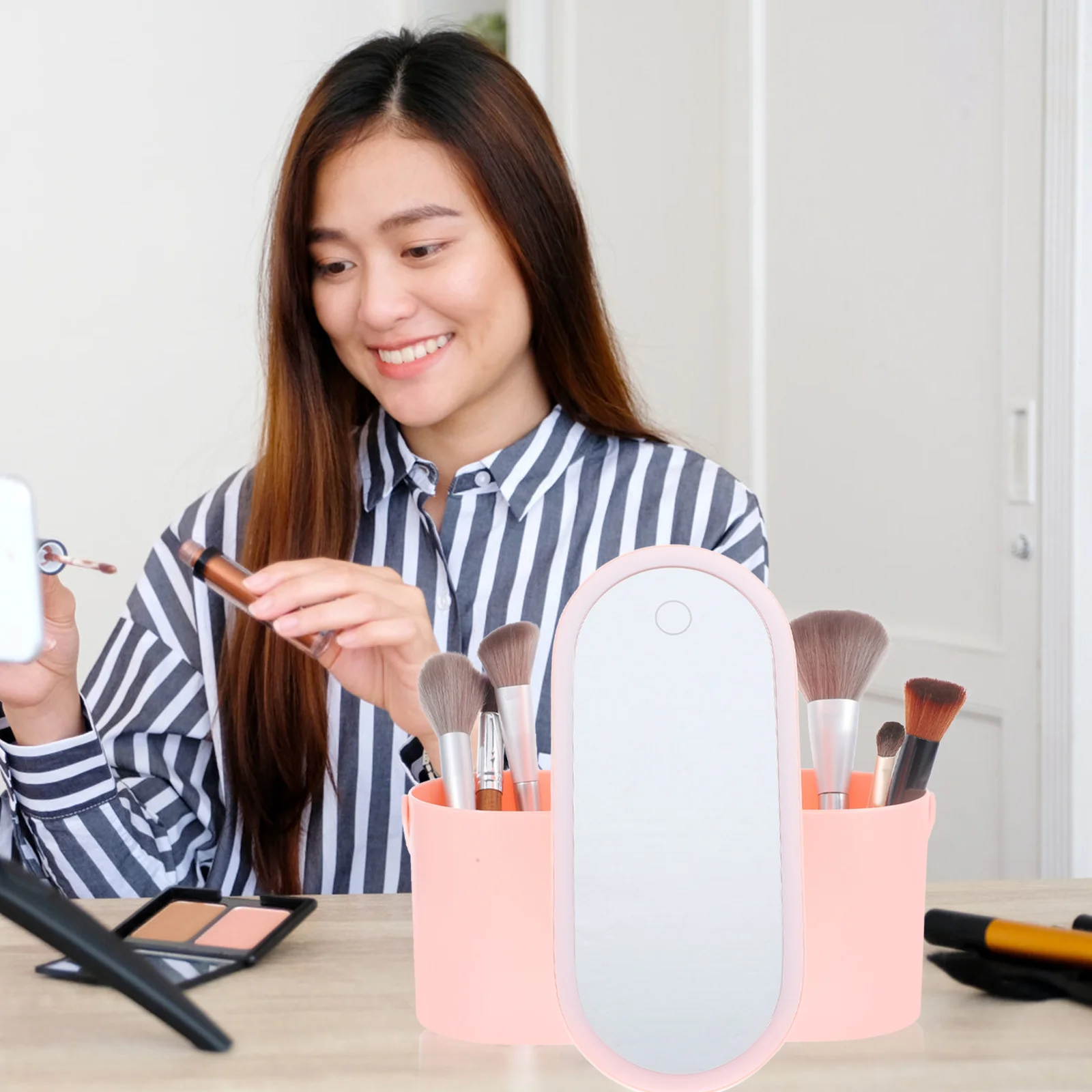 Praktische Make-up-Organizer-Box mit Spiegel mit hoher Chromatizität. Stilvoller Desktop-Behälter, Make-up-Etui mit beleuchtetem Spiegel