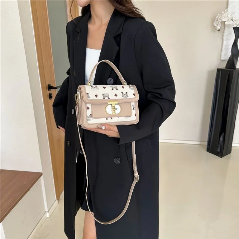 

Fashionable Ladies Crossbody-Bag Made Of Lotus-Patterned Leather Featuring High-End Paris Commuter Daily Look​