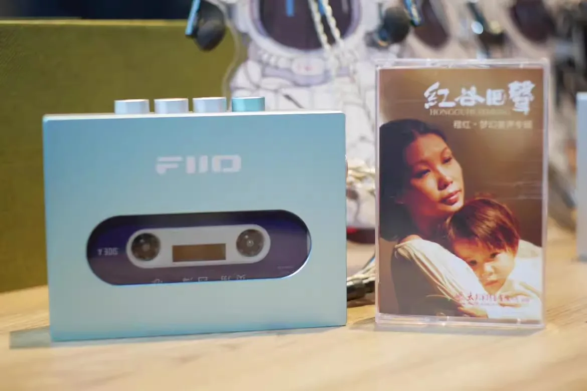 FiiO CP13 Portable Stereo Cassette Player Sky blue, Black white Buy and ship in stock, limited edition sales