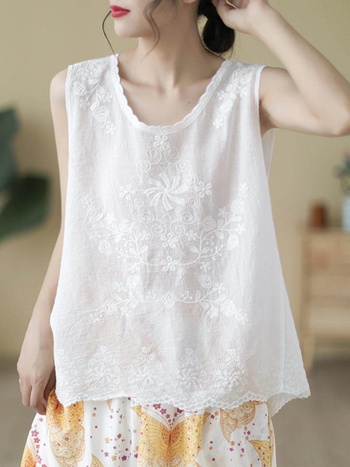

Женский повседневный дышащий тонкий топ больших размеров с кружевной отделкой, цветной вышивкой и вставками, для ношения под одеждой