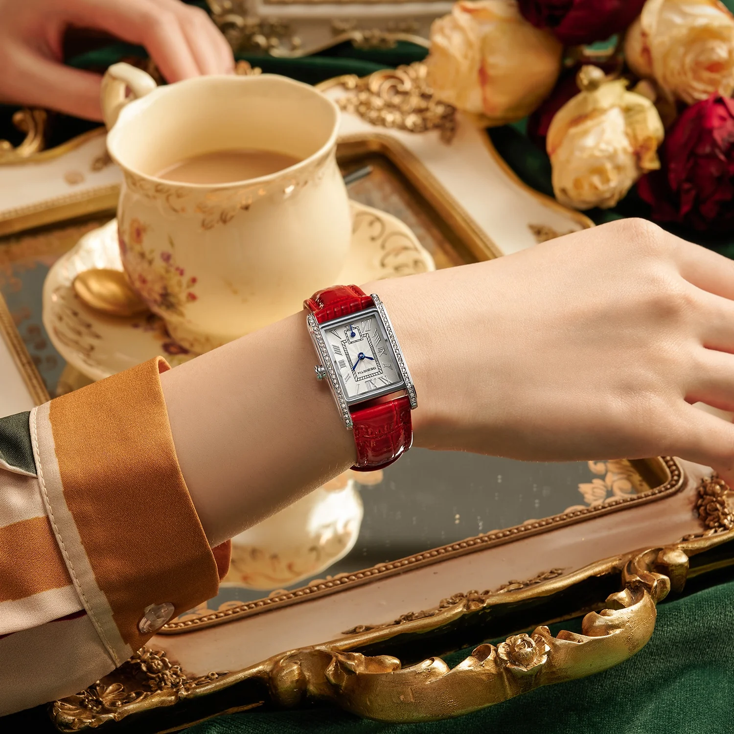 ساعة مربعة صغيرة ريترو كاجوال موضة أدبية بمقياس روماني عرض كوارتز ساعة نسائية