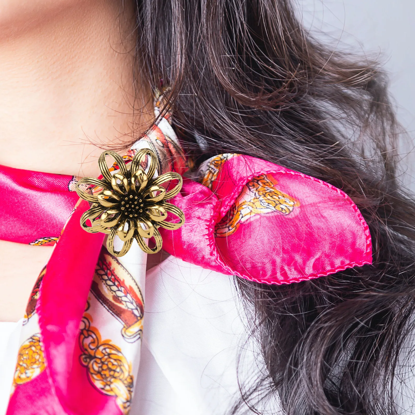

Women's Golden Scarf Clip 3-Ring Flower Shape Elegant Vintage Shawl Ring 39x39cm Suitable Small Medium Scarves Party Wedding